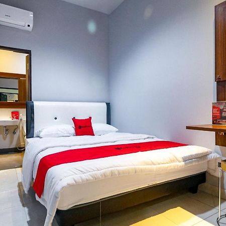 RedDoorz near Kebon Jeruk Dżakarta Zewnętrze zdjęcie