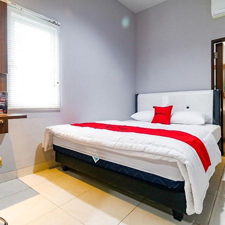RedDoorz near Kebon Jeruk Dżakarta Zewnętrze zdjęcie