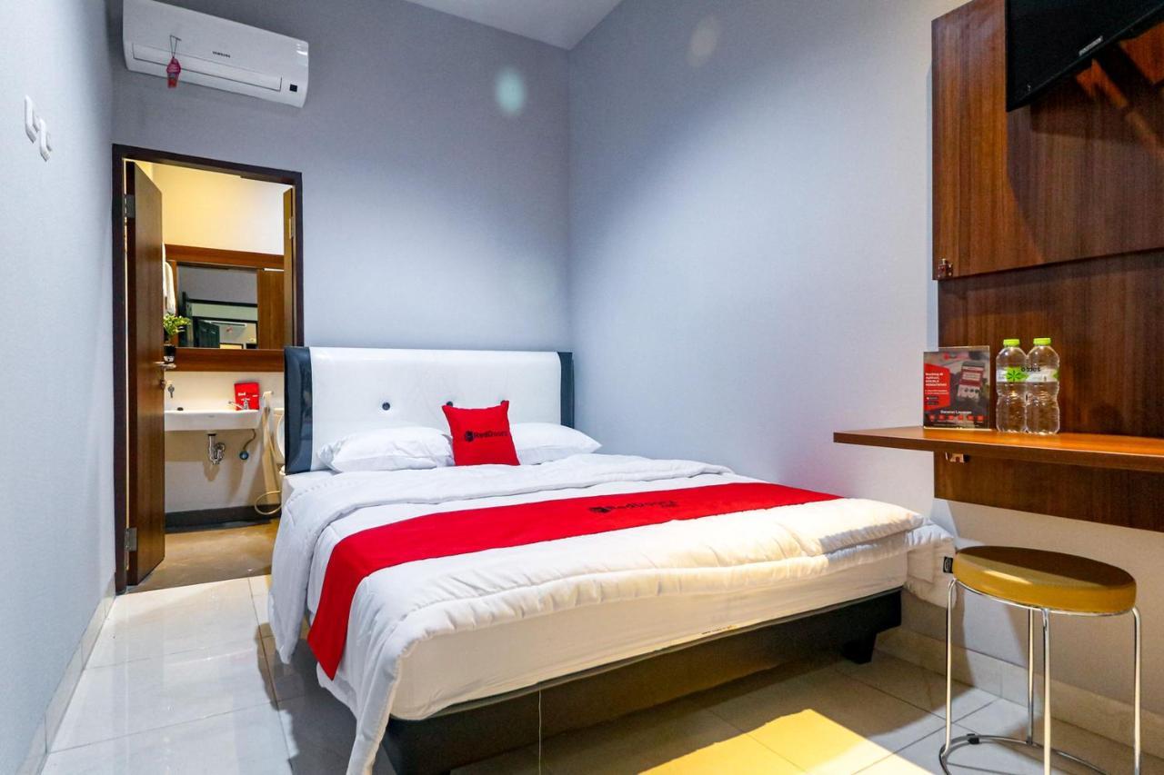 RedDoorz near Kebon Jeruk Dżakarta Zewnętrze zdjęcie