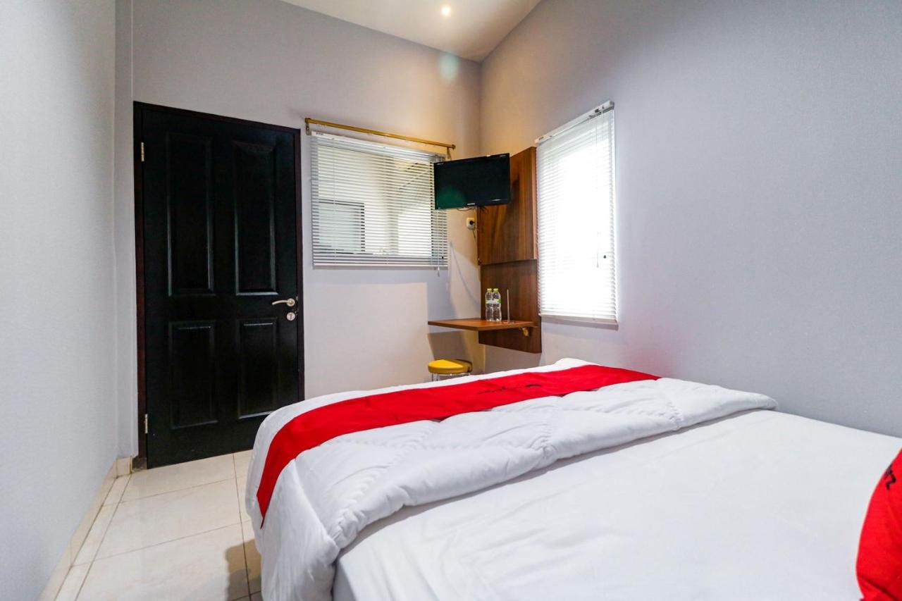 RedDoorz near Kebon Jeruk Dżakarta Zewnętrze zdjęcie