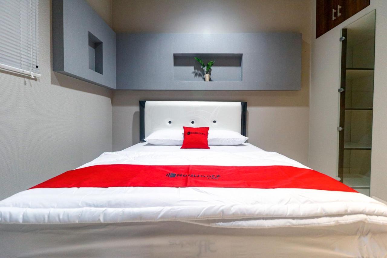 RedDoorz near Kebon Jeruk Dżakarta Zewnętrze zdjęcie