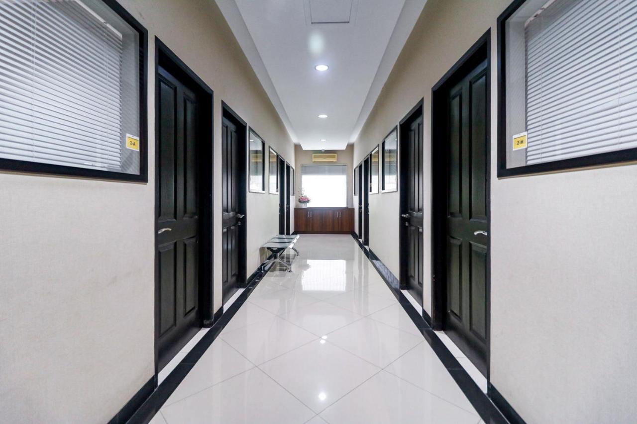 RedDoorz near Kebon Jeruk Dżakarta Zewnętrze zdjęcie