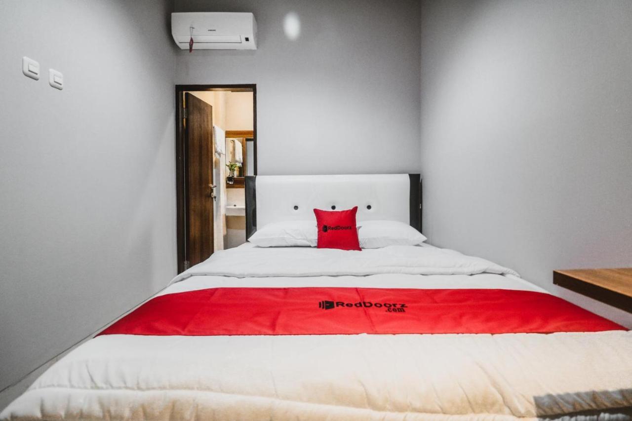 RedDoorz near Kebon Jeruk Dżakarta Zewnętrze zdjęcie
