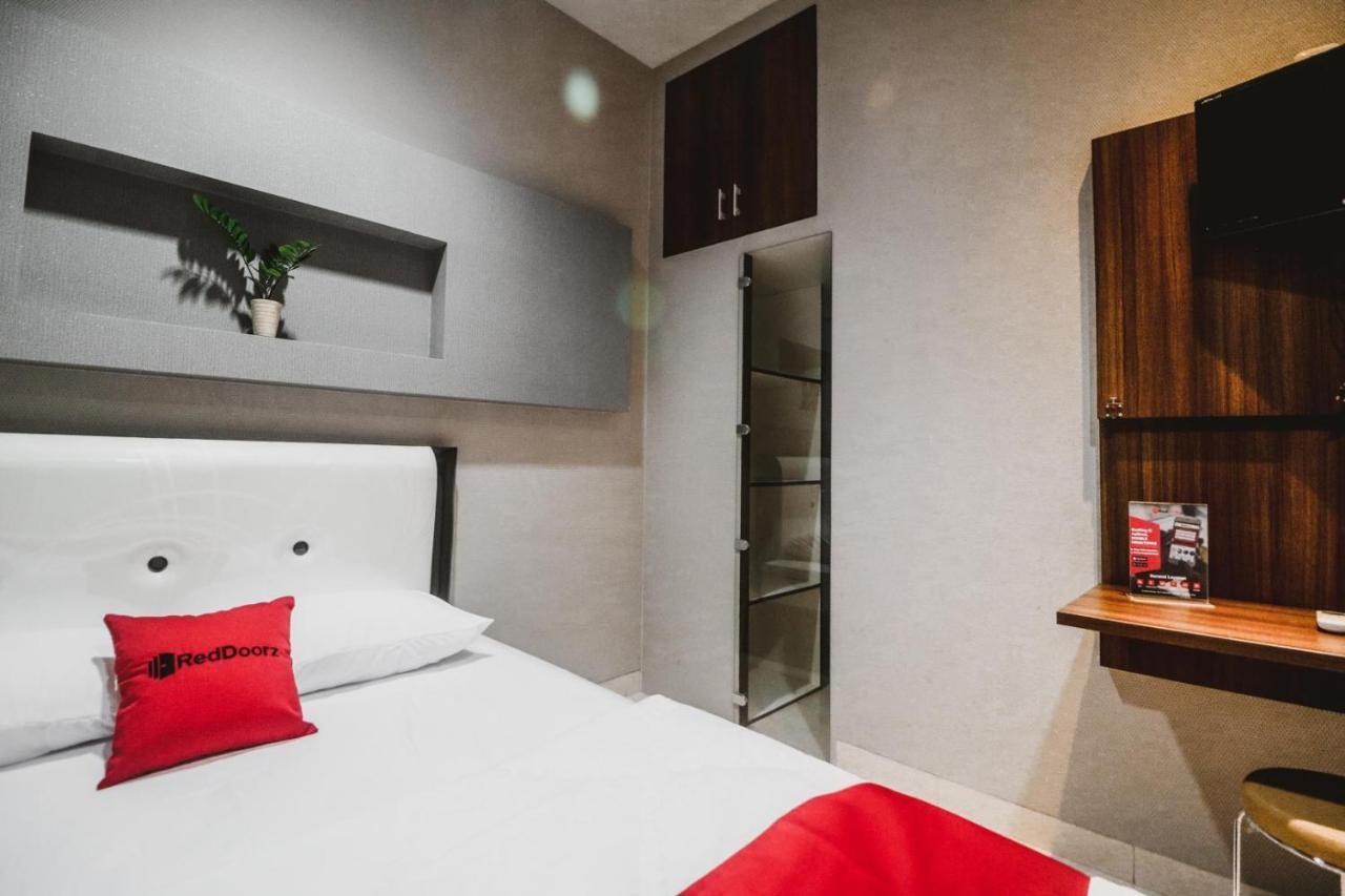 RedDoorz near Kebon Jeruk Dżakarta Zewnętrze zdjęcie