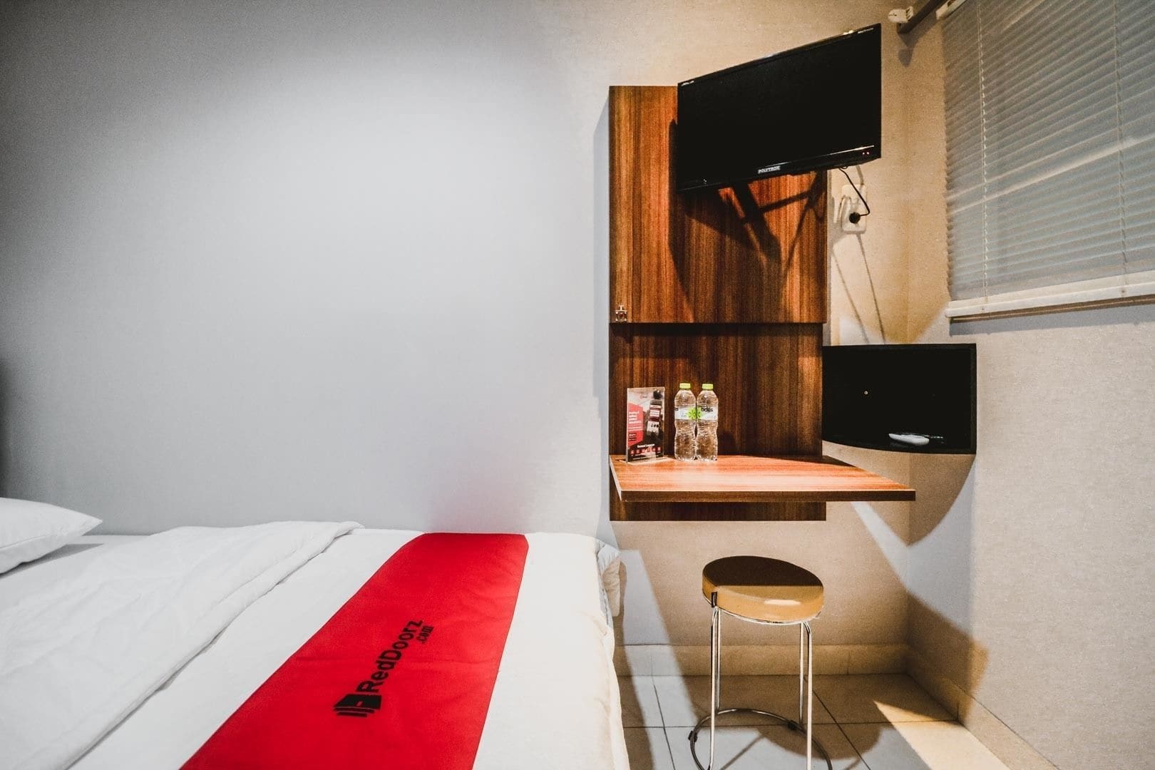 RedDoorz near Kebon Jeruk Dżakarta Zewnętrze zdjęcie